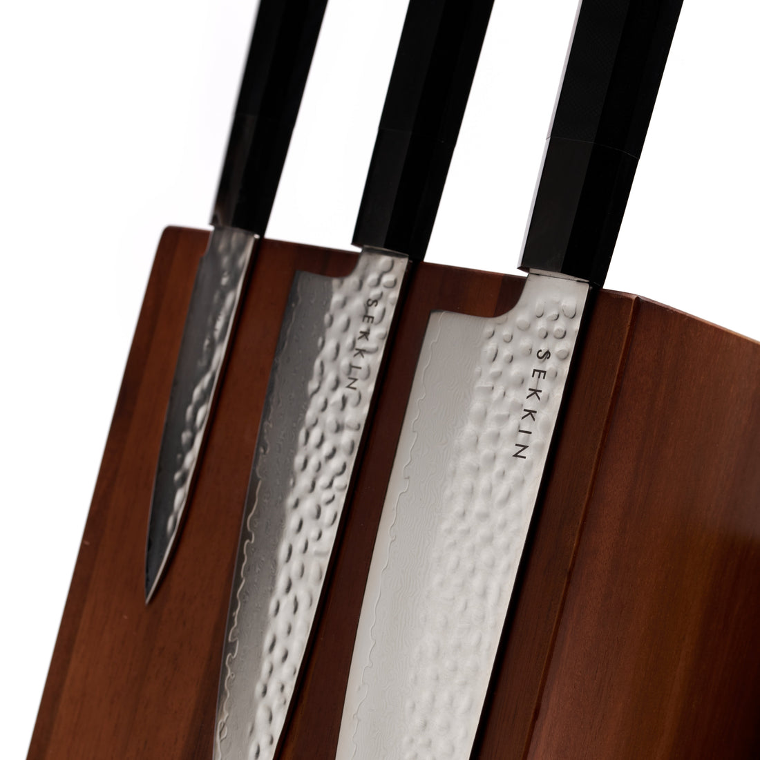 The Science Behind Knife Blade Materials: What Makes Damascus Steel Special?