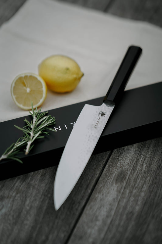 The Difference Between Western and Japanese-style Chef's Knives